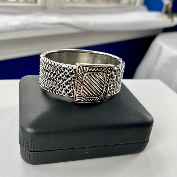 Two-tone Mesh Hinged Bracelet - Picture 4 of 12